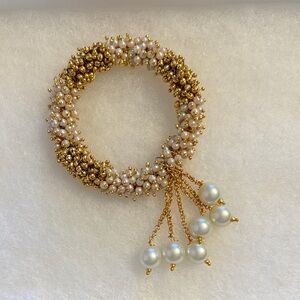 Flexible Pearl Tassle Bracelet